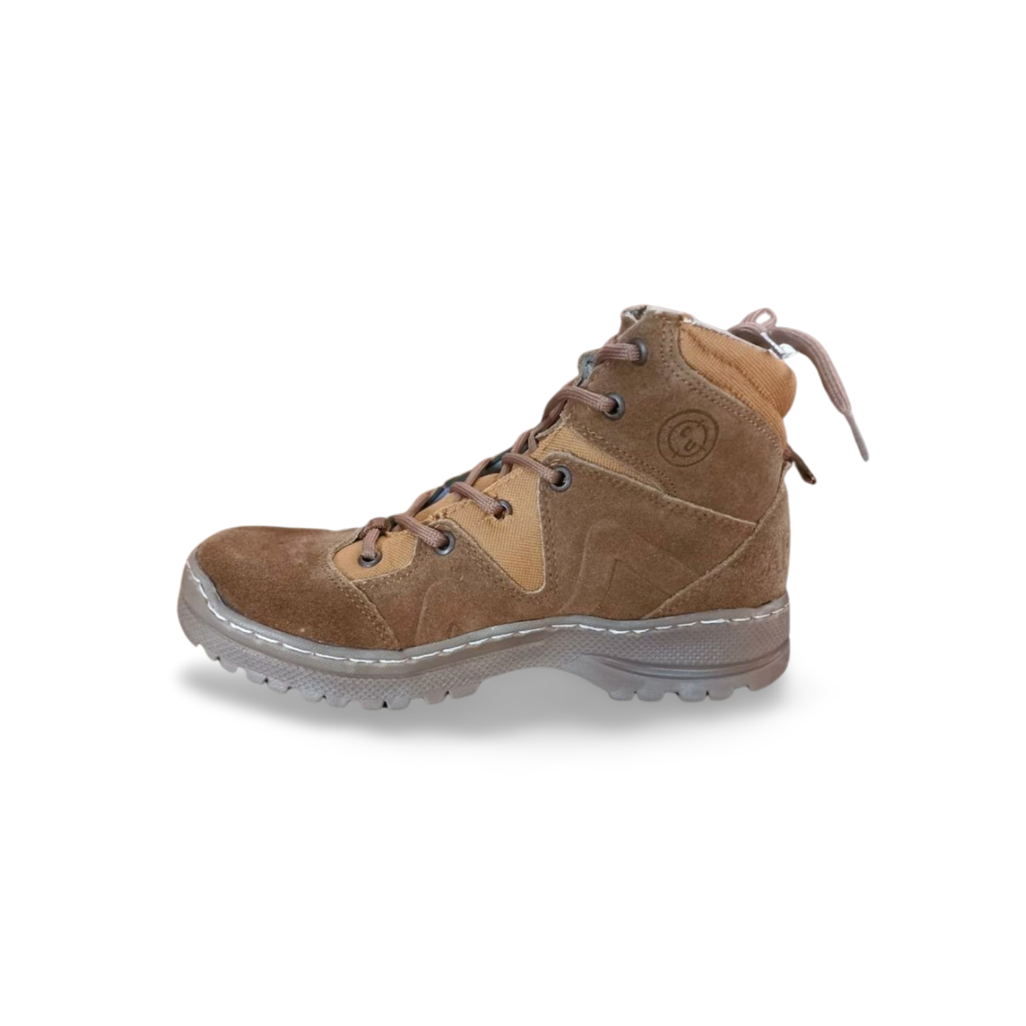 Botas de color coyote con suela de uso rudo de la marca Capriural