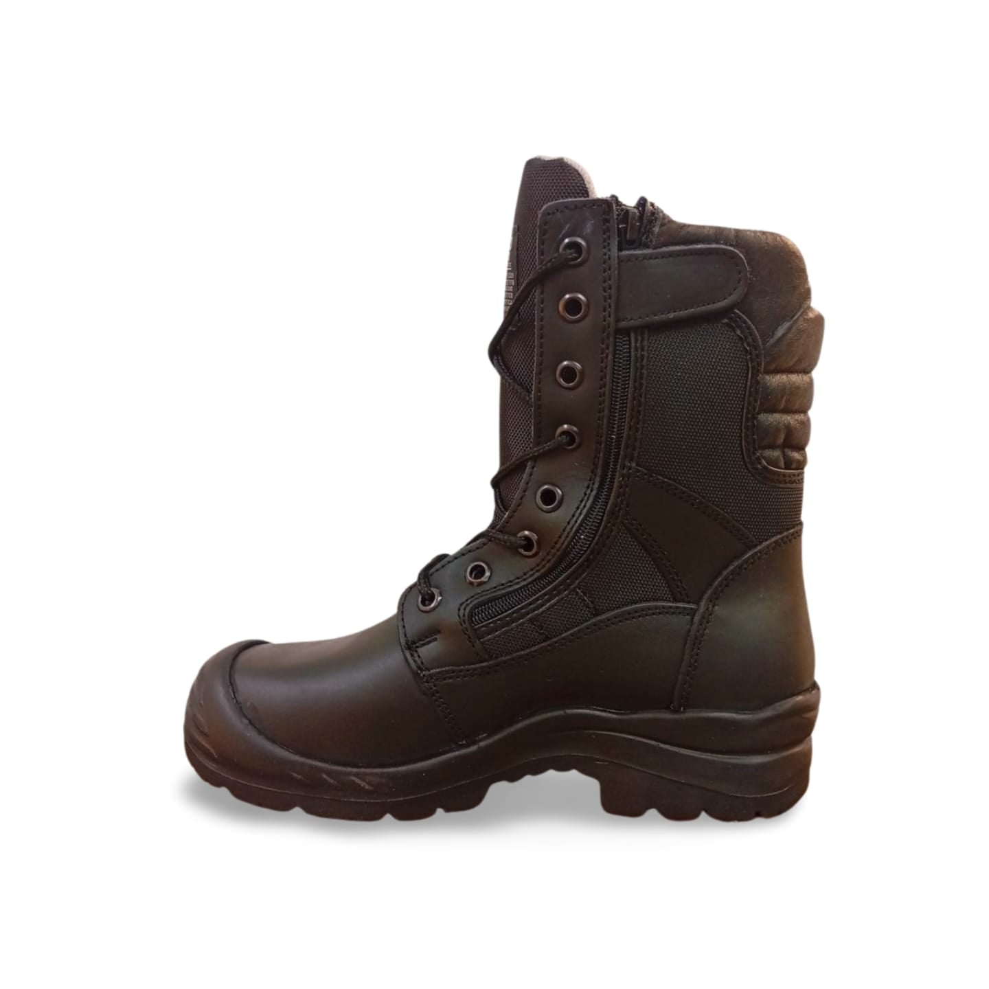 Botas Tácticas color Negro suela blanda marca Magno