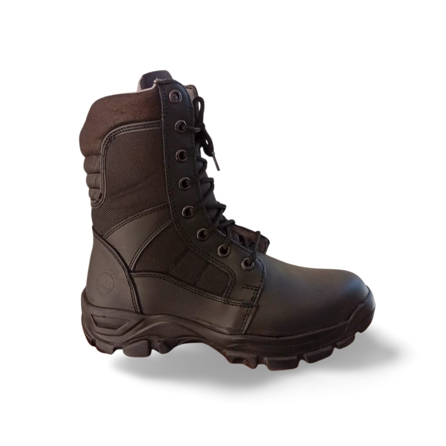 Botas Tácticas color Negro suela blanda marca Magno